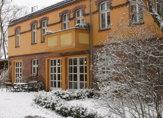 Ergotherapeutische Praxis Gartenseite im Winter